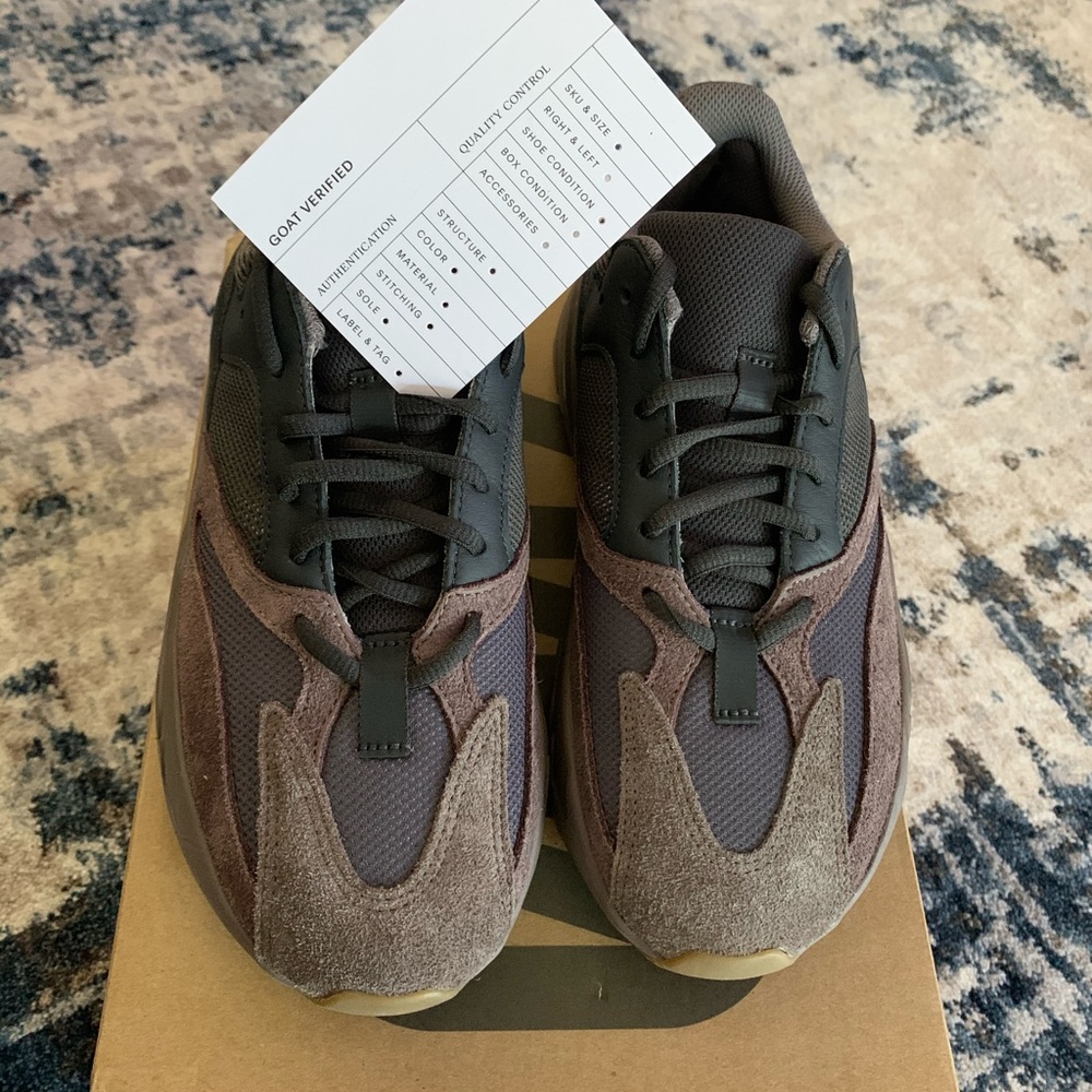 Yeezy Boost 700 lightly worn with box